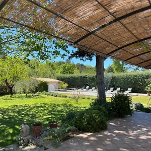 https://les-cypres-lourmarin.fr-provencehotel.com